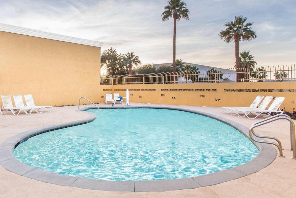 3 Double Beds, Mobility/Hearing Impaired Access Room, Roll-In Shower, No Smoking